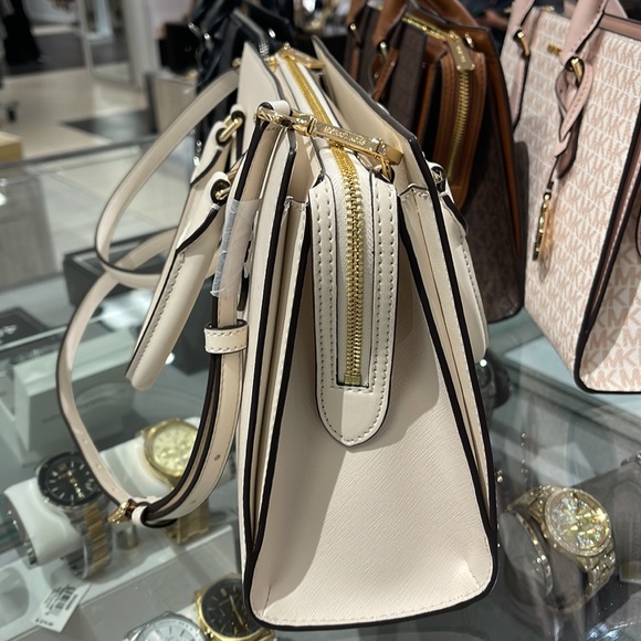 Michael Kors Sheila Medium Center Zip Satchel Crossbody Bag
Light Cream 
NWT - Picture 4 of 16